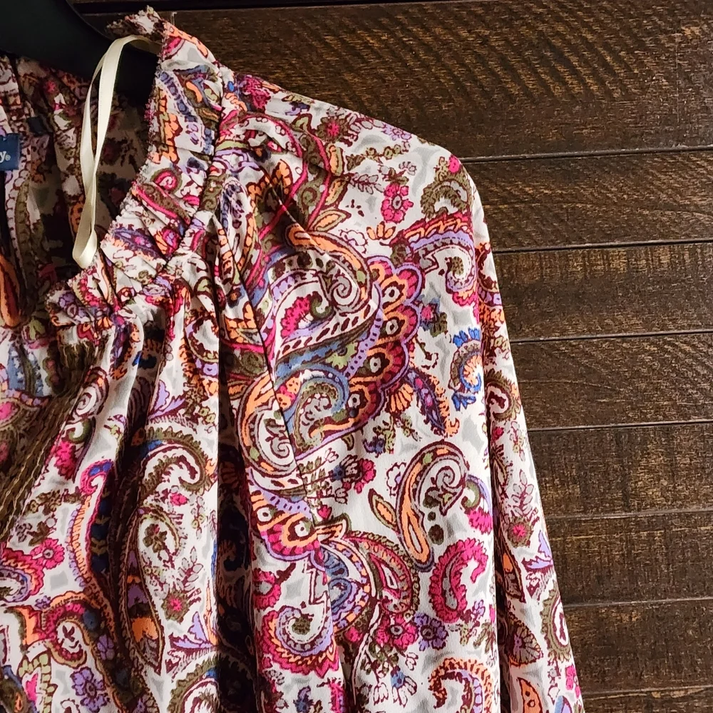 Democracy Woven Top Paisley Print 3/4 Blouson Sleeve Ruffle V-Neck Sage Burry S. - Picture 8 of 11